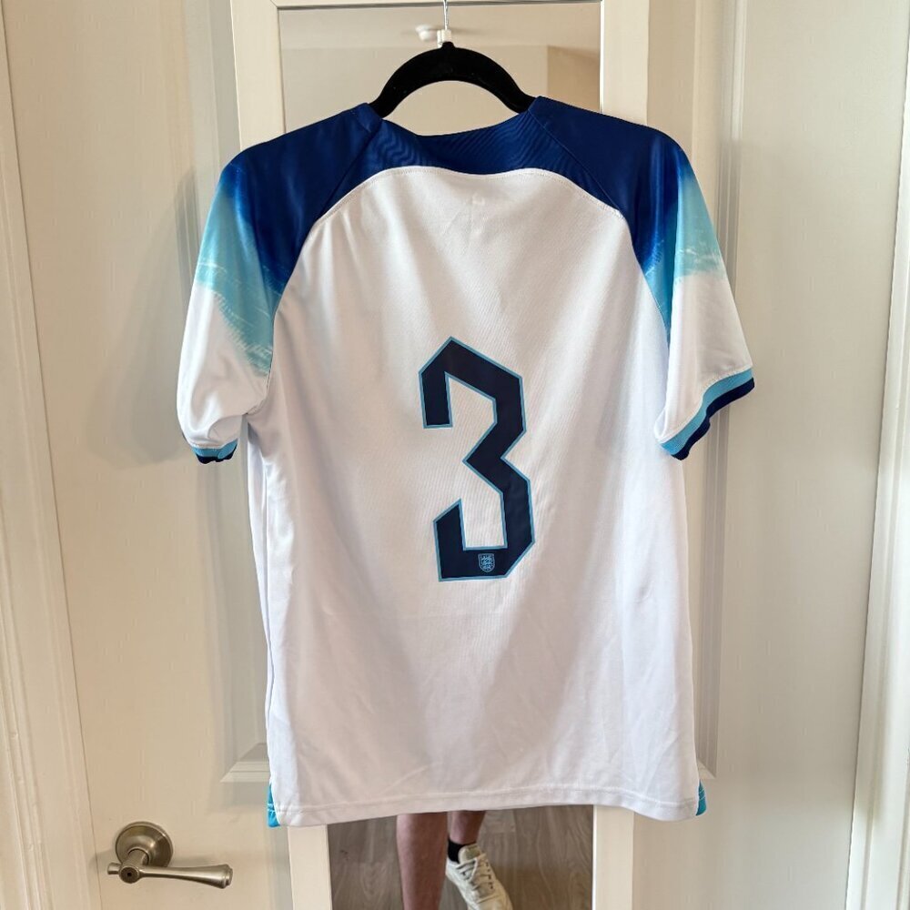 2022 England Luke Shaw Jersey Size Medium Color White Blue - Picture 4 of 6